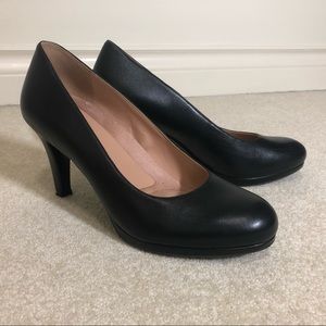 Naturalizer leather pump in black